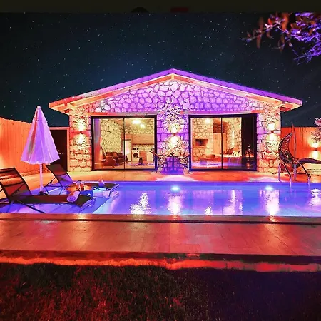 Begonvilla Stone Villa Gelemiş
